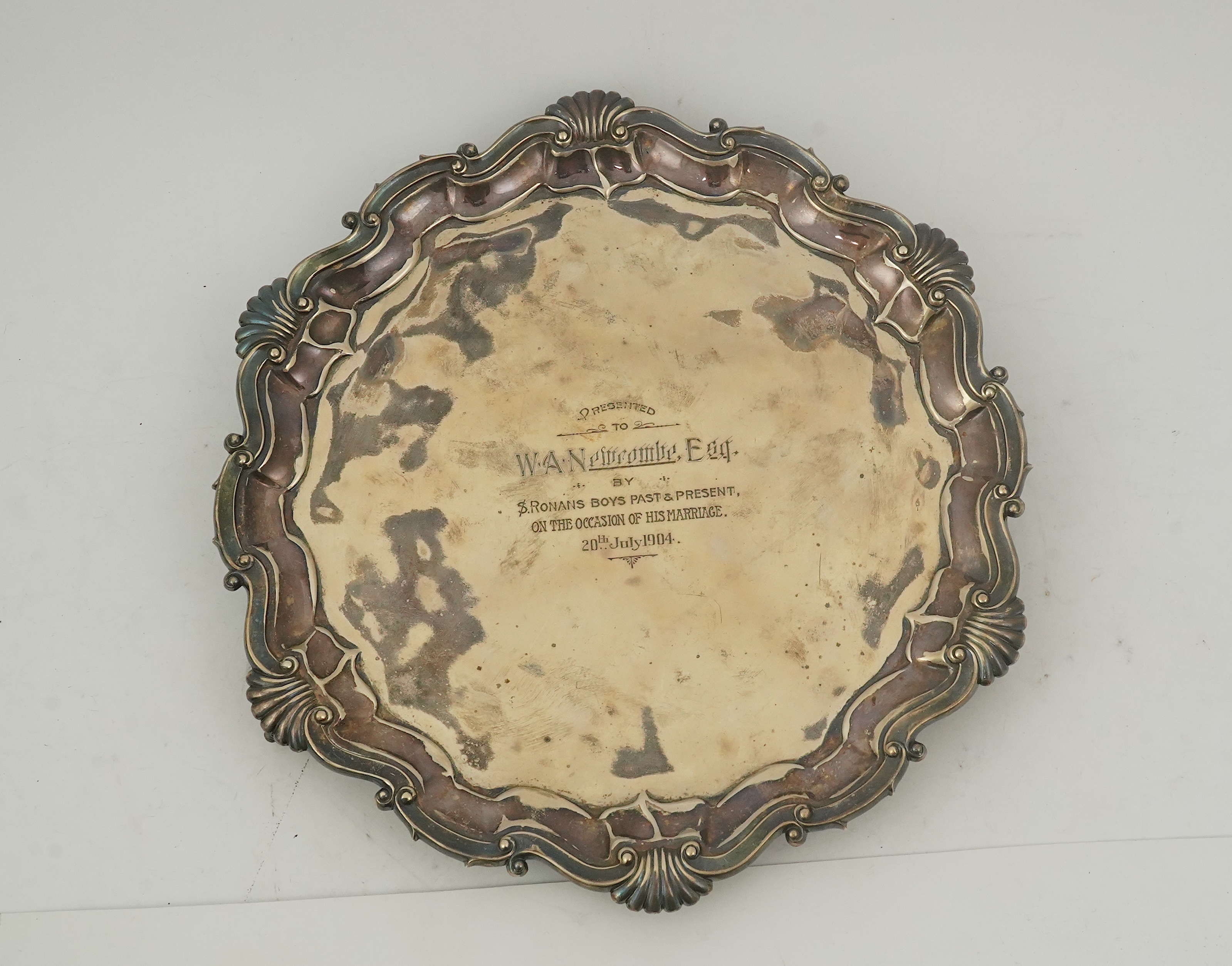 An Edwardian silver salver, by Goldsmiths & Silversmiths Co Ltd